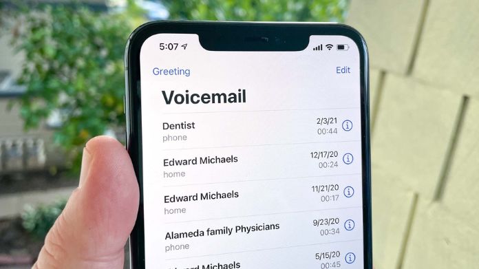 how to change your voicemail